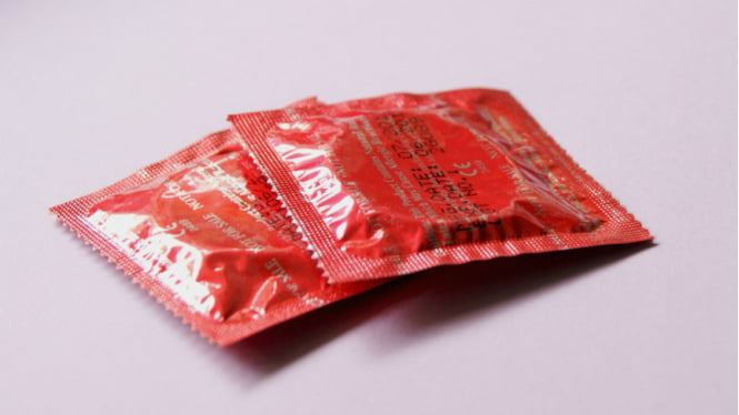 Beri Proteksi Cegah HIV hingga Kehamilan Tak Diinginkan, Begini Cara Pakai Kondom yang Benar