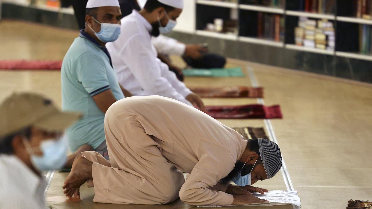 Niat Jamak Takhir Maghrib Isya, Ketahui Juga Tata Cara Sholat Jamak Qasar