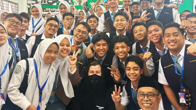 Sosok Guru Musik Tri Adinata, Gak Nyangka Dapat Kejutan dari Alan Walker