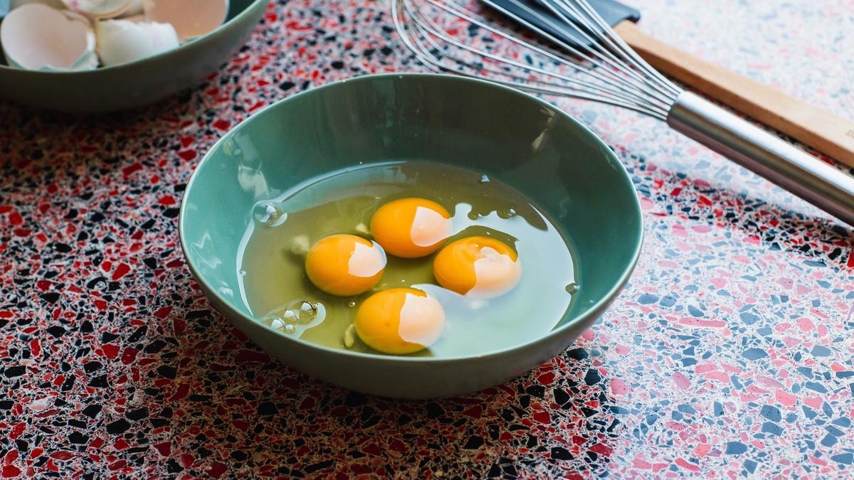 Makan Telur dan Kuningnya Bisa Bantu Turunkan Risiko Alzheimer, Ini Alasannya