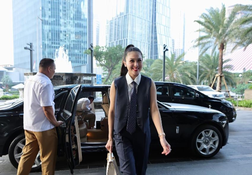 Melihat Kembali Roll-Royce Ghost Rp6 Miliar, Hadiah Harvey Moeis ke Sandra Dewi di Usia 40